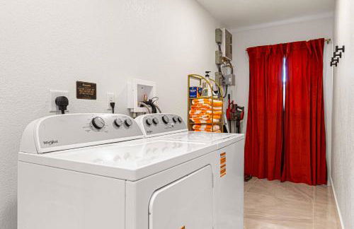 NEW-Heated Pool-Pickleball-Hot Tub-Movie Theater-Game Room-Playset-Basketball-10 Beds - Foto 32