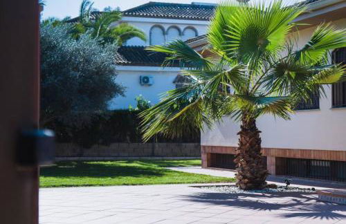 Precioso chalet con piscina y pista de padel - Photo 47