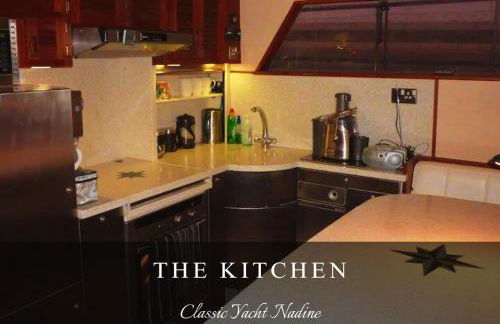 Classic Yacht Nadine in Poole Harbour, Dorset, with a Hot Tub Jacuzzi - Photo 9