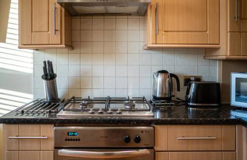 One Bedroom Flat in Bush Hill Park - Photo 10