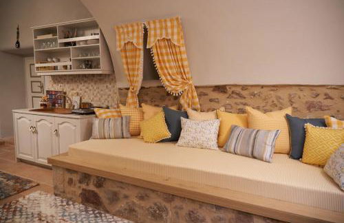 Dandy Villas Dimitsana - a family ideal charming home in a quaint historic neighborhood - 2 fireplaces for romantic nights - Foto 17