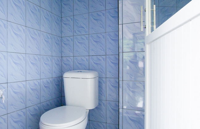 RedDoorz @ RS Adam Malik Medan - Photo 10