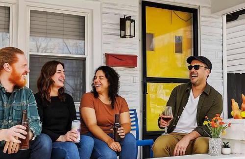 Cozy Downtown Stay w Private Backyard & Parking - Foto 53