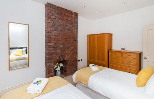 Thrushley Cottage in Wakefield - sleeps 7 - with roof terrace - Foto 15