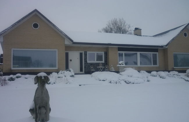 Family Home With Garden - Photo 27