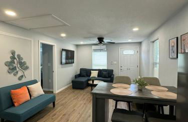 Lovely unit central location - Photo 7