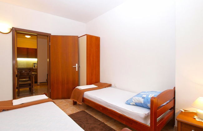 Apartment 1408 - Photo 3