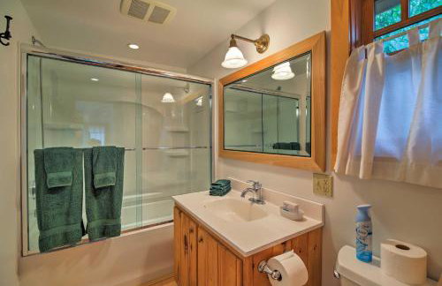 Lake Champlain Cottage with Private Deck and Fire Pit! - Foto 12