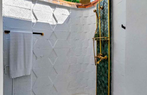 Villa 800 - 3 BEDROOM - 3 AND A HALF BATHROOMS -6 BEDS- Spa like Retreat Saline Pool & Jacuzzi - Foto 37