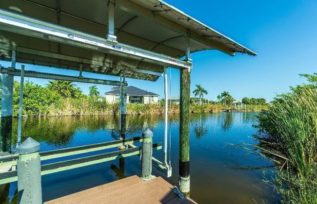 Canal Dreams 3 BR 2 BA Pool Home on the Canal - Photo 12