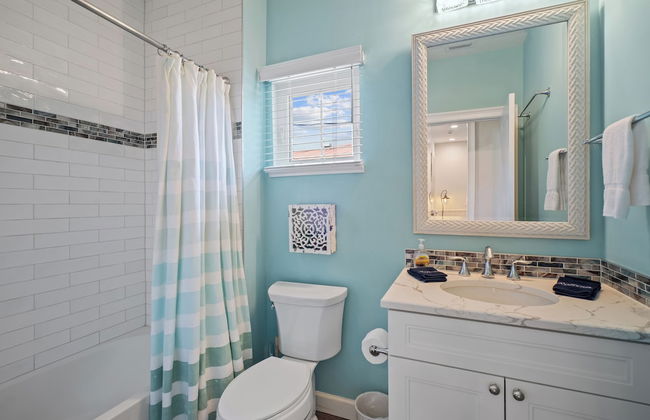 Sardinia Vacation Rental: Delightful Coastal Home near Vanderbilt Beach. Relax in a Private Pool and Spacious 4-BR Retreat with Modern Amenities. Ideal for Families. Minutes from Mercato and Local Attractions - Foto 29