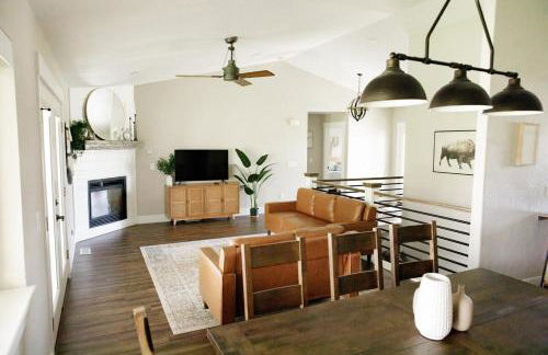 Huge immaculate home! Memories await! - Photo 22