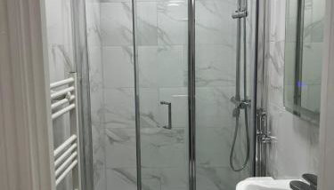 Romford Flat - Photo 2