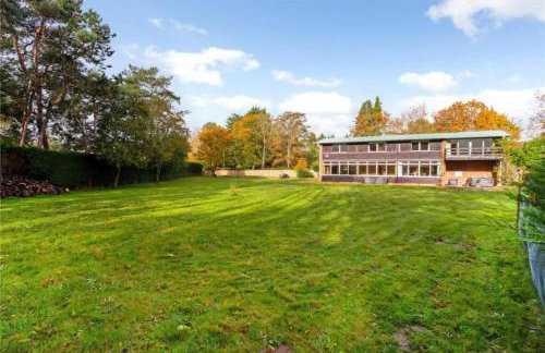 Spacious and stylish with games room, huge garden, peaceful surroundings - Foto 32