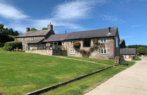 The Barn at Pentregaer Ucha, with tennis court and lake - Foto 24
