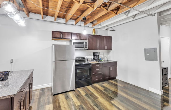 Stylish Chic Retreat At Lafayette Lofts 1 Bedroom Apts by RedAwning - Foto 9