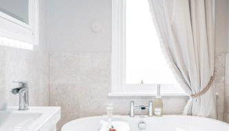 St Michaels Town House - Elegant and Large Holiday Home in the Heart of Gloucester - Foto 4, Shower