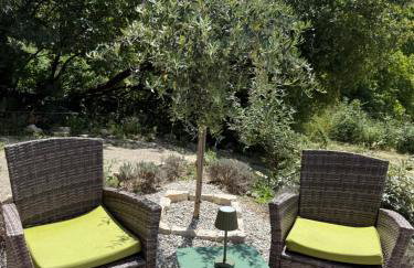 Gites Les Rochers de Plaisians avec piscine privée - Foto 2