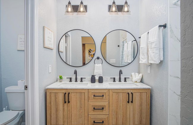 Seize the Moment! 4br/3ba Gem w/ Downtown Views! - Foto 19