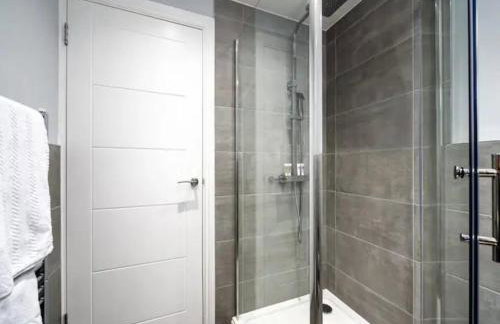 Modern and Bright Home Minutes From Central London - Pass the Keys - Foto 18