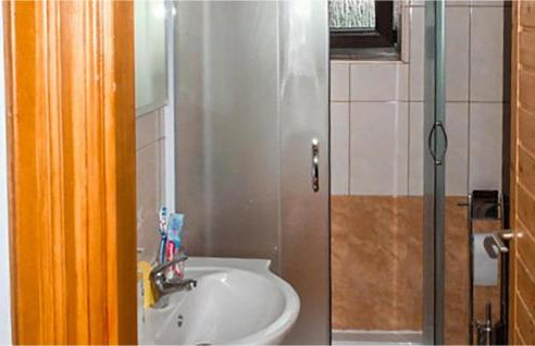 Cozy Home In Kuterevo With Wifi - Photo 9