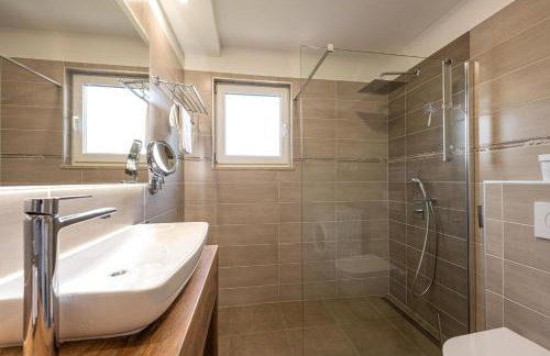 Villa Beauty with heated pool and jacuzzi - Photo 40