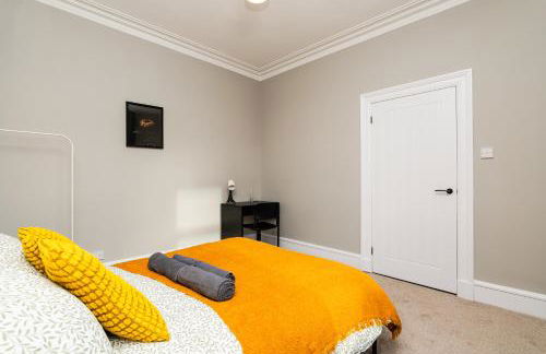 2 Bedroom Flat - Free Parking - by Holiday Homes - Foto 27