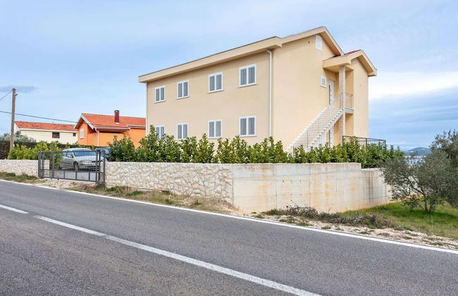 Simplistic Apartment in Neviđane near Sea Beach - Foto 21