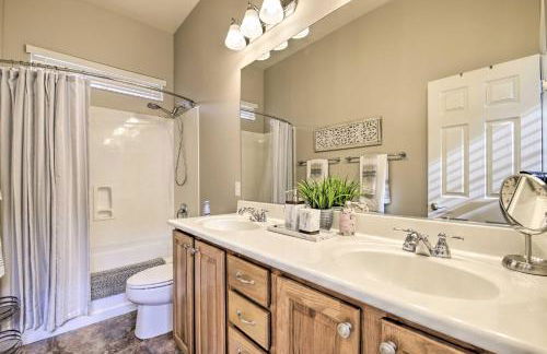 Game Room, Patio! Family-Friendly Goodyear Home - Foto 21