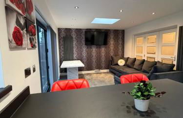 Modern 5 Bedroom Home in Solihull - Entire House - Garden - Contractors - Relocators - Family - NEC - BHX -Sleeps 9 - Foto 15