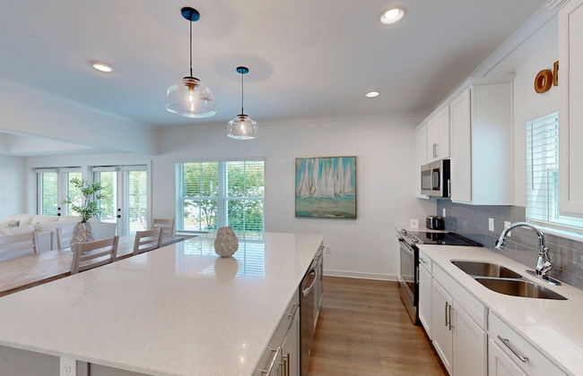 New Home 3br/2.5br w/ Kayak Access Sleeps 9 - Foto 16