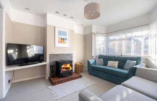 Charming 3 Bed Home in Churchdown with Hot Tub - Foto 1