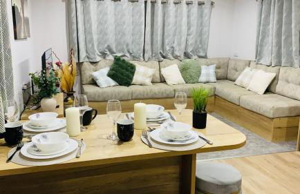 BAF Luxury Stays - Billing Aquadrome - Caravan Sleeps 8 - Photo 1