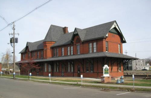 Spacious Apt near Guthrie Packer - Photo 15