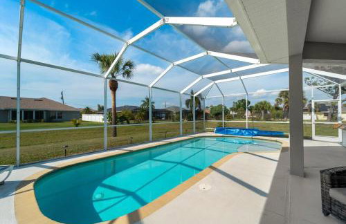 Sun-Soaked & Tranquil Getaway Relaxing Pool Area - Foto 25