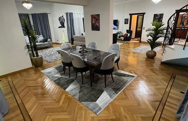 Villa With Garden In Beverly Hills - Photo 5