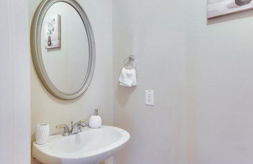 Spacious Sugar Land Home with Yard and Pool Access! - Photo 14