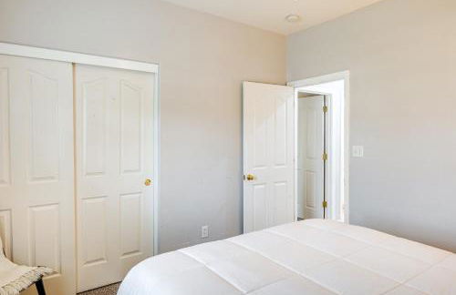 8 Mi to Beach Park Bakersfield Gem with Yard! - Photo 19