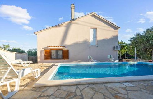 Awesome Home In Tinj With Jacuzzi - Photo 1