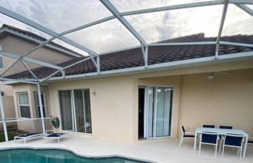 556 Gorgeous home with Pool and Spa Not Overlooked at Back 3 Bedrooms and 2 Full Bathrooms - Foto 2
