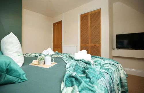 Modern 5-Bed Home, Guests 9, Secure Parking, Contractors - Foto 21