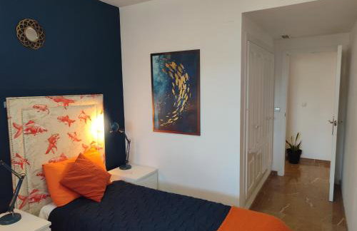 2 bedroom, Sea Front Complex w Pool and private garden - Foto 4