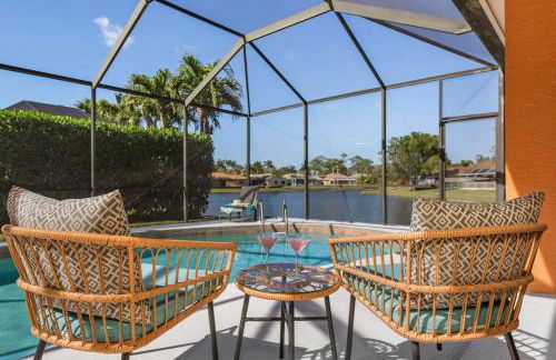 Lakeview Villa lovely pool home in gated community - Photo 1