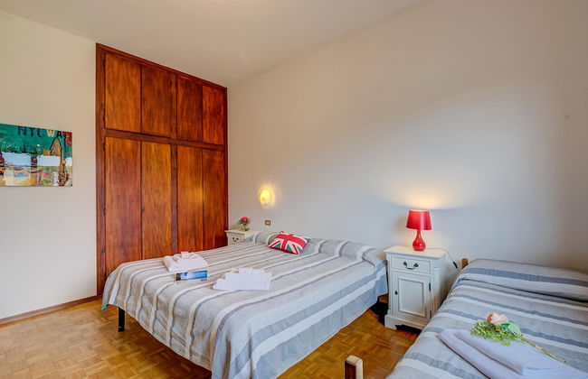 Connie s Apartment in Monvalle - Photo 53