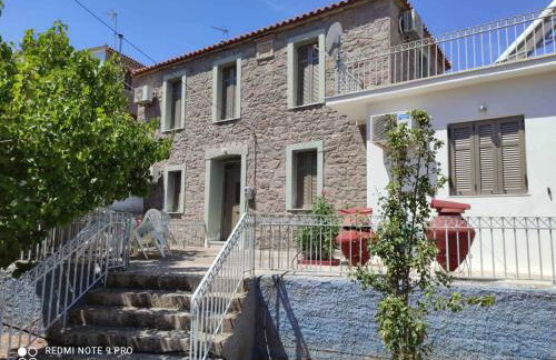 Traditional village house - Photo 1