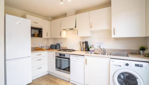 3 Beds with off-street parking for 2 cars, fast Wifi, sleeps 6 - Foto 3, stove, dishwasher, pet friendly, toaster, minibar