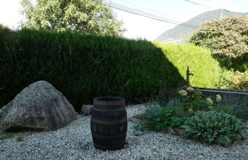 Beautiful 3 Star renovated Apt Sleeps 7 - Photo 11