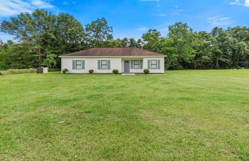 Spacious Country Living with Fishing Lake - Foto 21