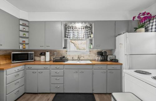 Bo's Big Green Charming Retreat Hot Tub Games - Foto 28