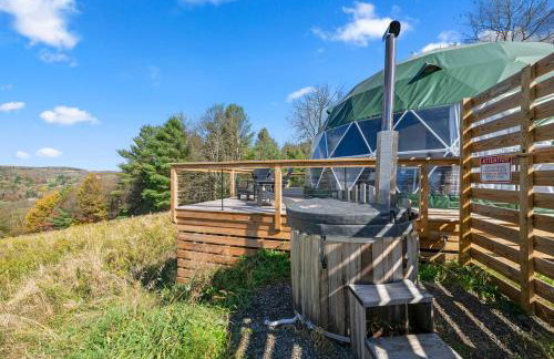 Barrel Hot Tub at 'The Eagle Dome' in Franklin - Foto 23